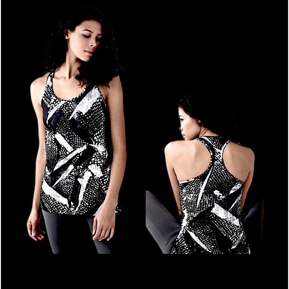 🆕🔥RARE11 LULULEMON ATHLETICA SUPER CUTE TANK BLACK&WHITE MSRP THIS STYLE 125$ - Picture 5 of 15